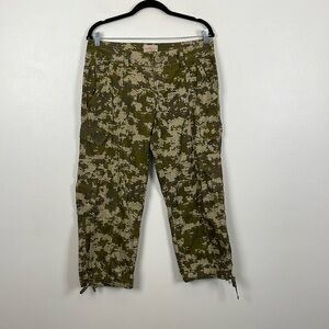 Field & Stream Camo Mossy Cargo Capris Pants Womens 6 Drawstring Waist 10 Pocket